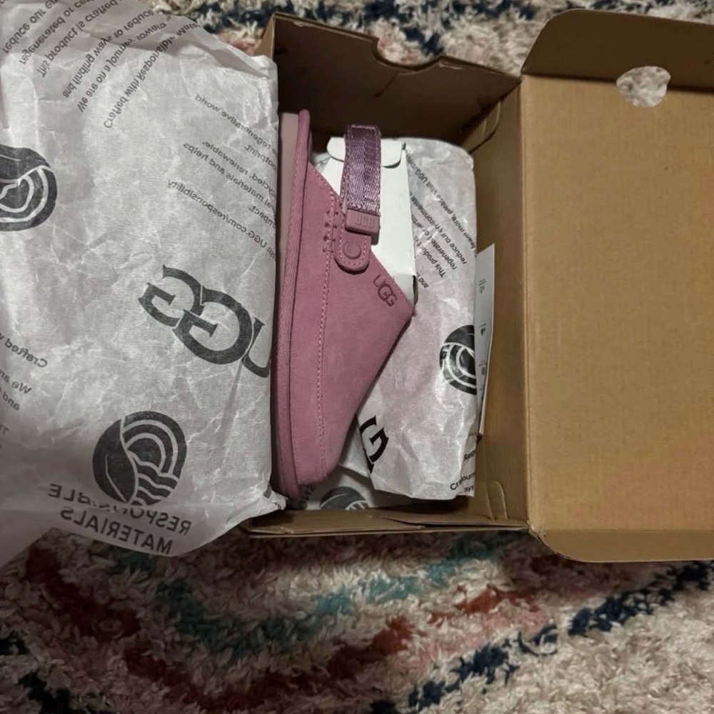 UGG